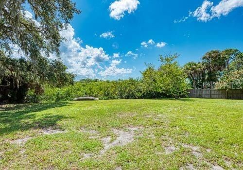 For Rent: $6,995 (5 beds, 3 baths, 5704 Square Feet)