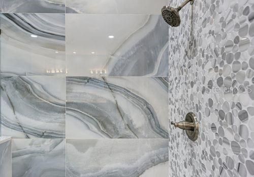 For Rent: $6,995 (5 beds, 3 baths, 5704 Square Feet)