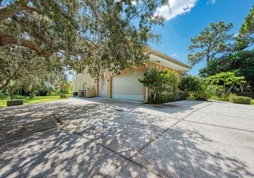 For Rent: $6,995 (5 beds, 3 baths, 5704 Square Feet)