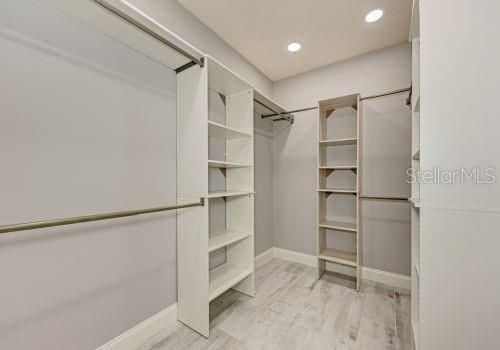 For Rent: $6,995 (5 beds, 3 baths, 5704 Square Feet)