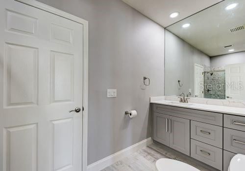 For Rent: $6,995 (5 beds, 3 baths, 5704 Square Feet)