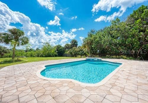 For Rent: $6,995 (5 beds, 3 baths, 5704 Square Feet)