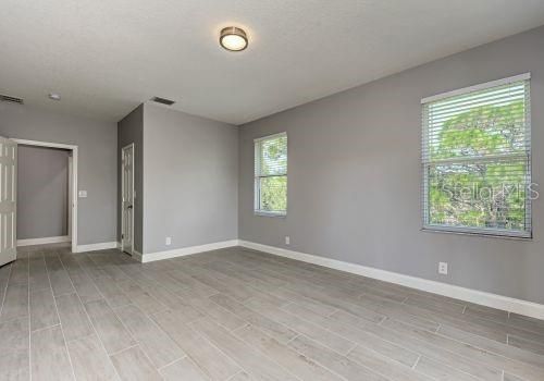 For Rent: $6,995 (5 beds, 3 baths, 5704 Square Feet)