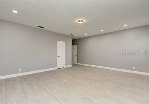 For Rent: $6,995 (5 beds, 3 baths, 5704 Square Feet)