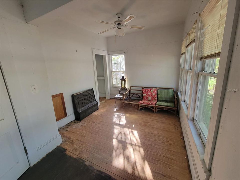 For Sale: $157,000 (3 beds, 2 baths, 1248 Square Feet)