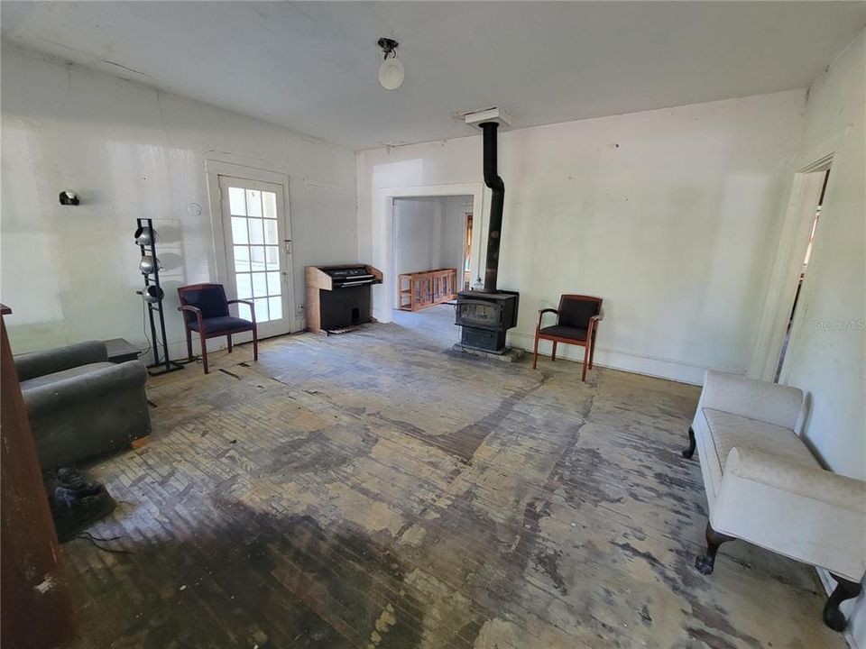 For Sale: $157,000 (3 beds, 2 baths, 1248 Square Feet)