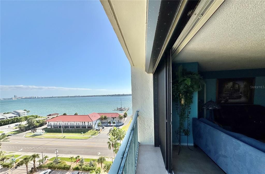 For Sale: $665,000 (2 beds, 2 baths, 1364 Square Feet)