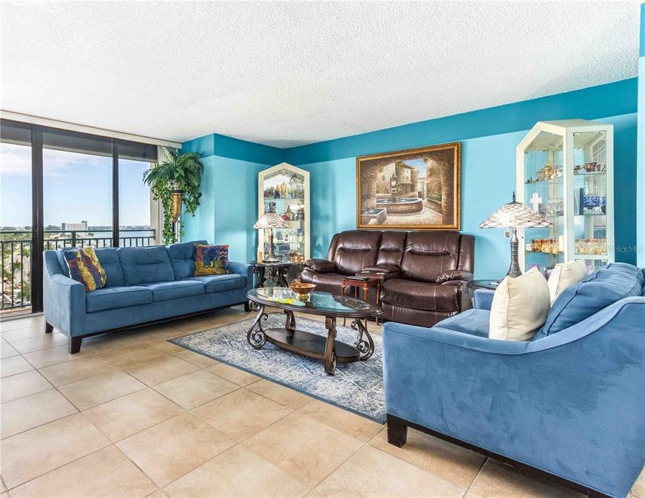 For Sale: $665,000 (2 beds, 2 baths, 1364 Square Feet)