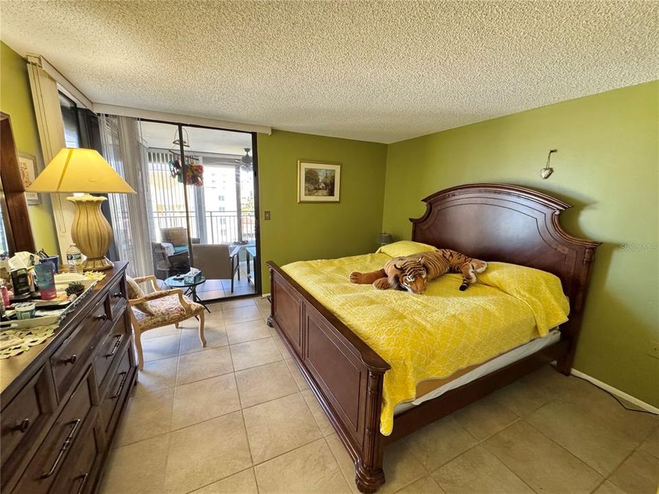 For Sale: $665,000 (2 beds, 2 baths, 1364 Square Feet)