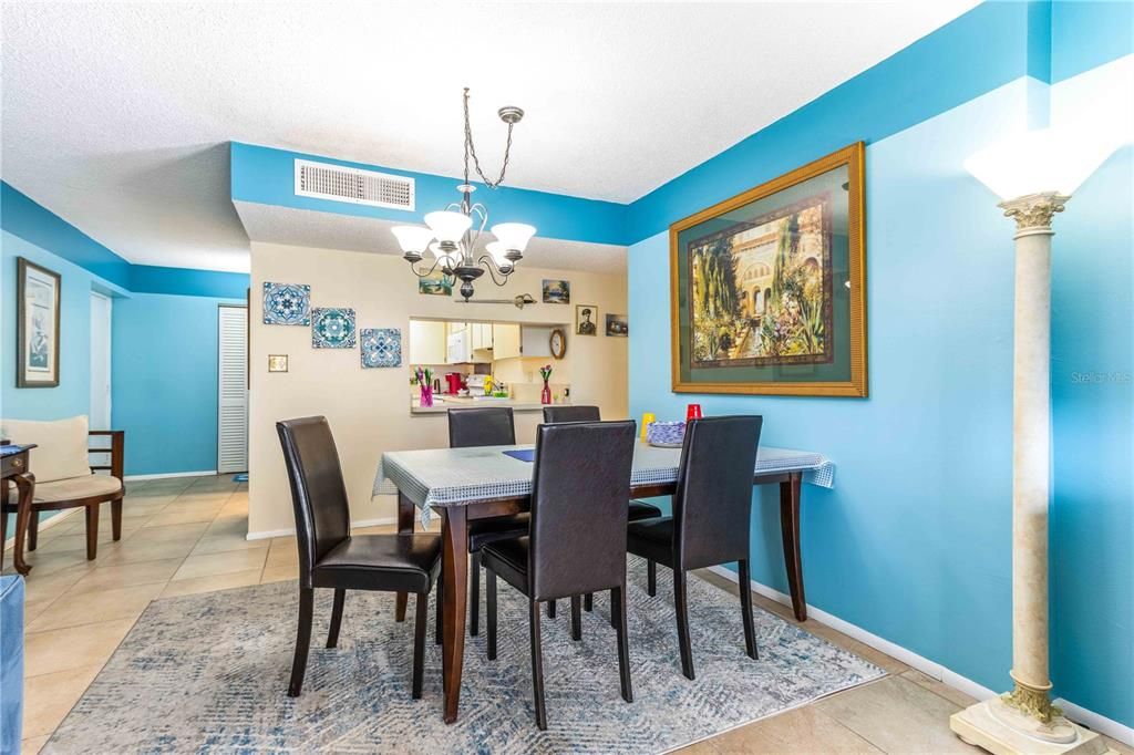 For Sale: $665,000 (2 beds, 2 baths, 1364 Square Feet)