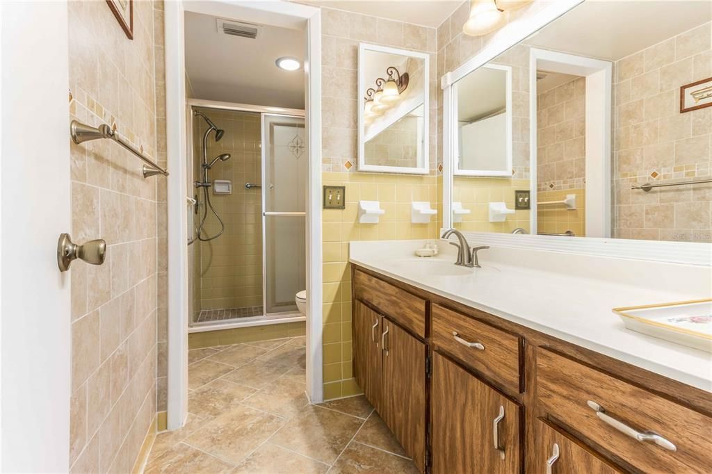 For Sale: $665,000 (2 beds, 2 baths, 1364 Square Feet)