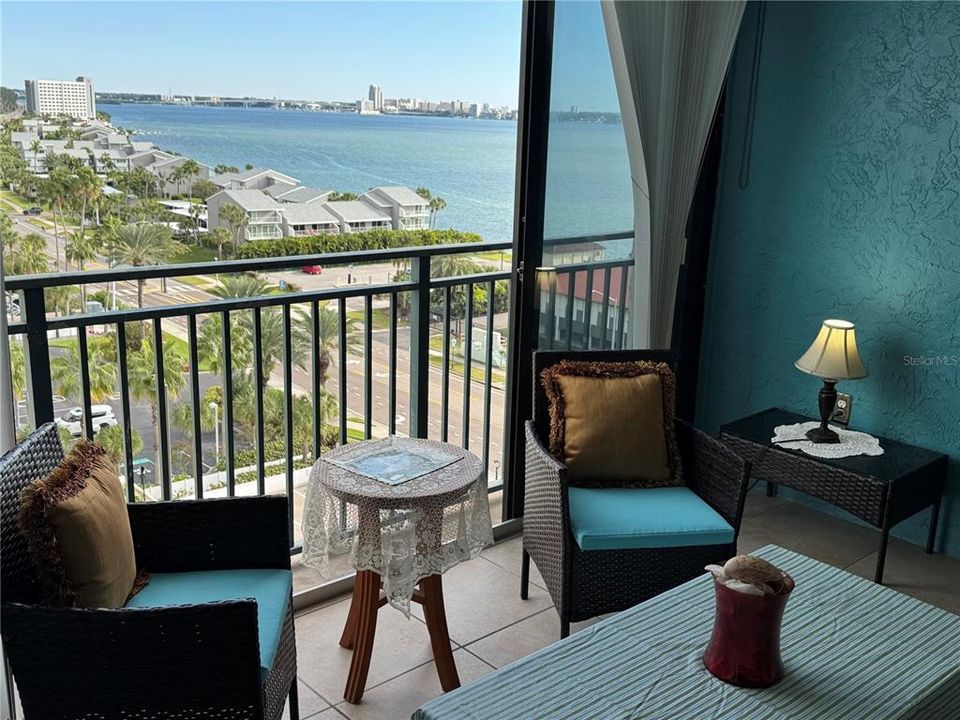 For Sale: $665,000 (2 beds, 2 baths, 1364 Square Feet)