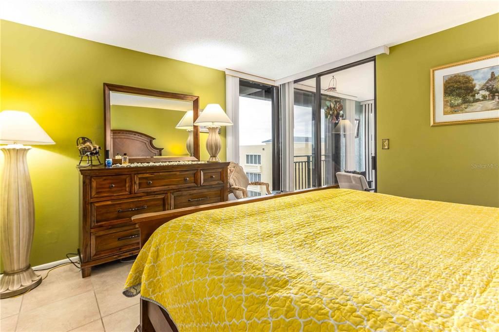 For Sale: $665,000 (2 beds, 2 baths, 1364 Square Feet)