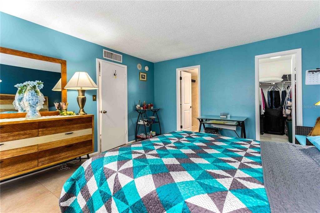 For Sale: $665,000 (2 beds, 2 baths, 1364 Square Feet)