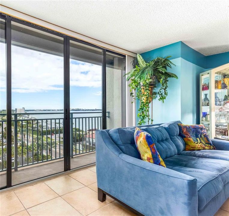 For Sale: $665,000 (2 beds, 2 baths, 1364 Square Feet)