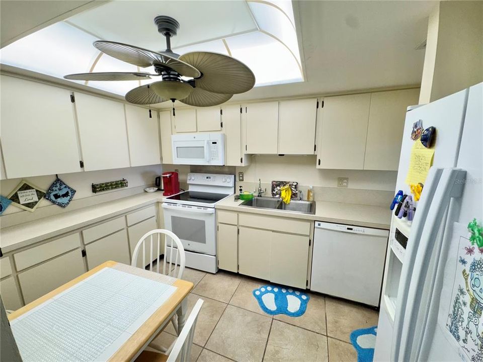 For Sale: $665,000 (2 beds, 2 baths, 1364 Square Feet)