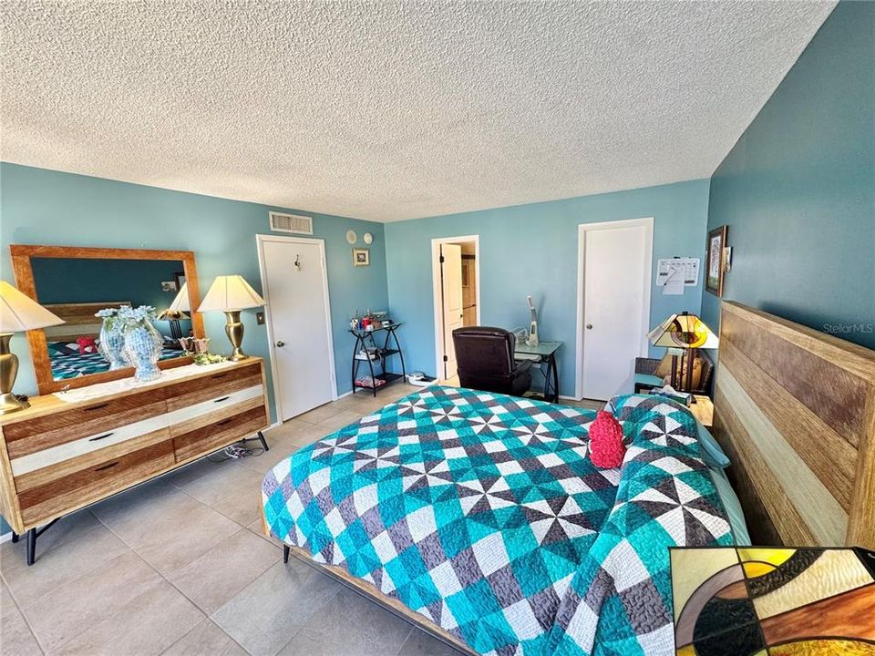 For Sale: $665,000 (2 beds, 2 baths, 1364 Square Feet)