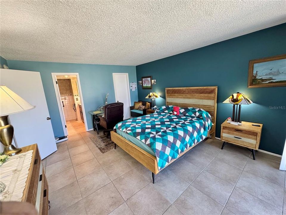 For Sale: $665,000 (2 beds, 2 baths, 1364 Square Feet)