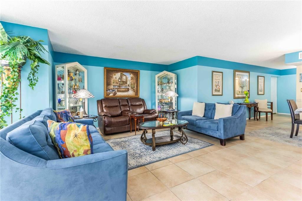 For Sale: $665,000 (2 beds, 2 baths, 1364 Square Feet)