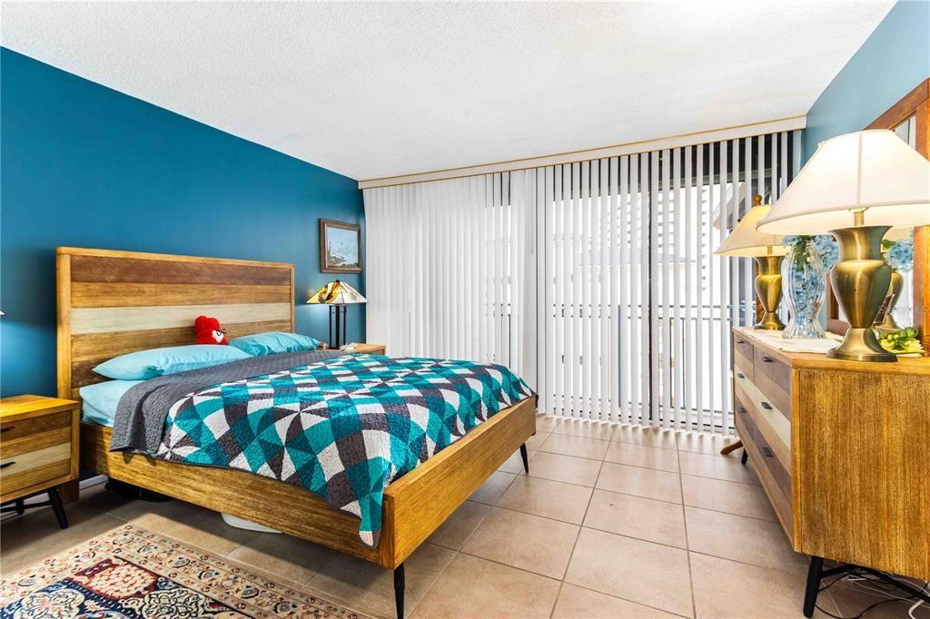 For Sale: $665,000 (2 beds, 2 baths, 1364 Square Feet)