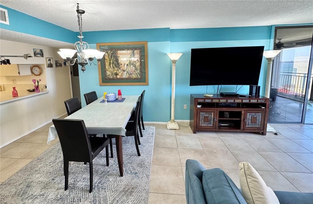 For Sale: $665,000 (2 beds, 2 baths, 1364 Square Feet)