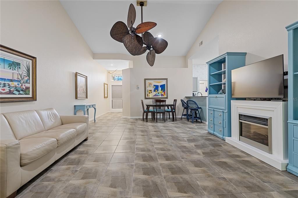 For Sale: $253,000 (2 beds, 2 baths, 1042 Square Feet)