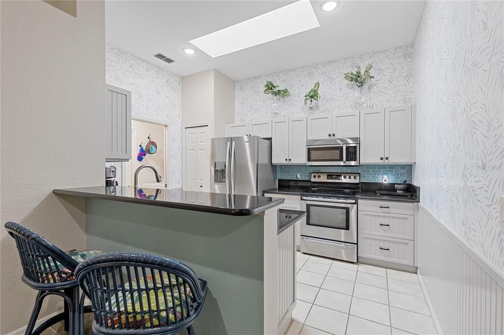 For Sale: $253,000 (2 beds, 2 baths, 1042 Square Feet)