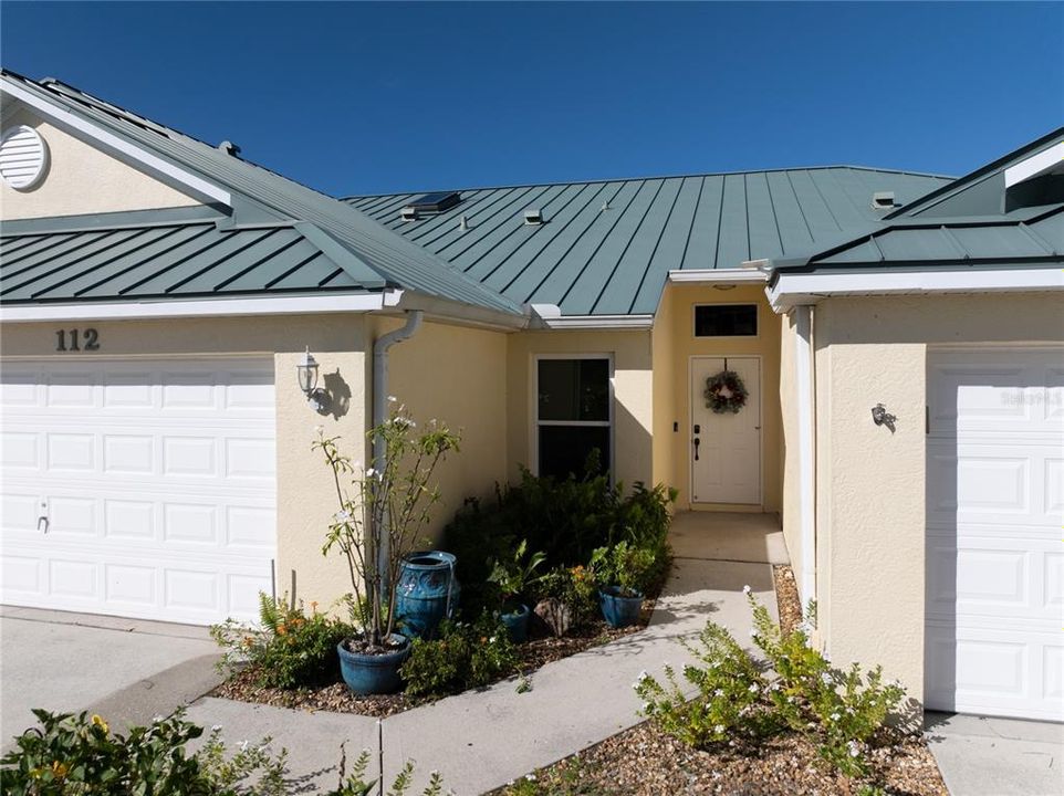 For Sale: $253,000 (2 beds, 2 baths, 1042 Square Feet)