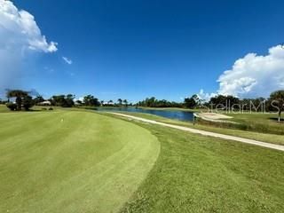 For Sale: $253,000 (2 beds, 2 baths, 1042 Square Feet)