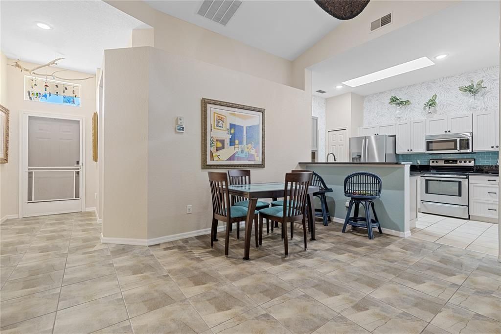 For Sale: $253,000 (2 beds, 2 baths, 1042 Square Feet)