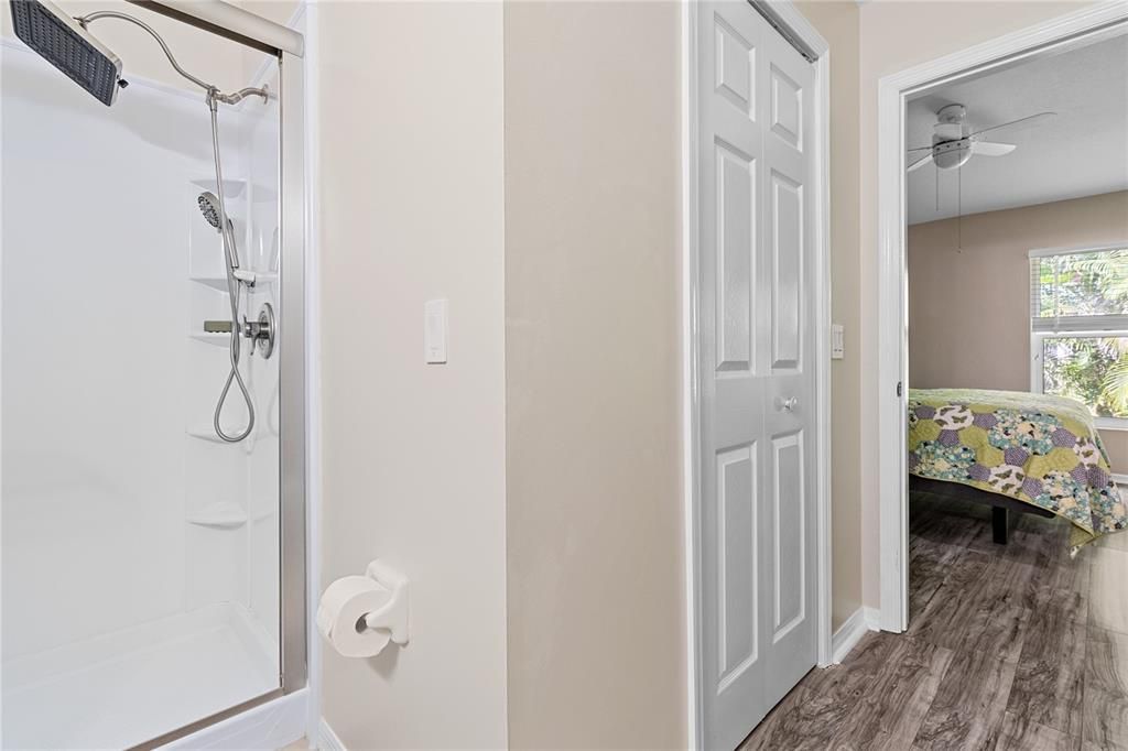 For Sale: $253,000 (2 beds, 2 baths, 1042 Square Feet)