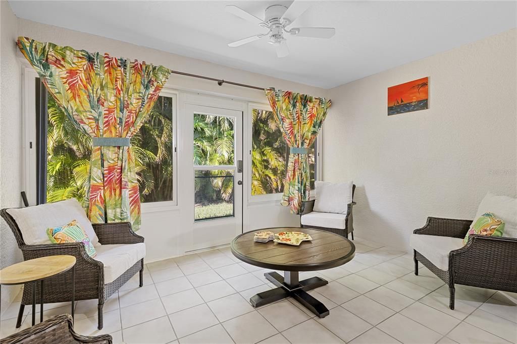 For Sale: $253,000 (2 beds, 2 baths, 1042 Square Feet)