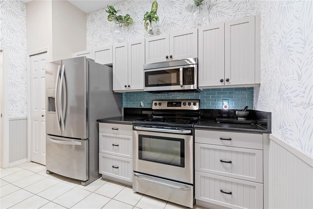 For Sale: $253,000 (2 beds, 2 baths, 1042 Square Feet)