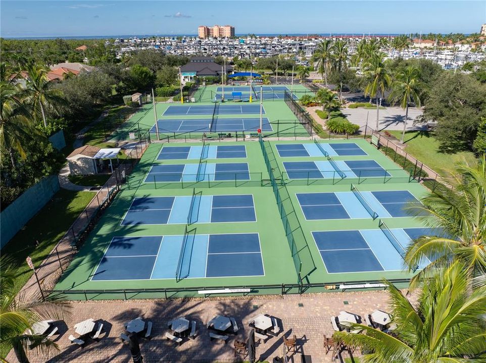 For Sale: $253,000 (2 beds, 2 baths, 1042 Square Feet)