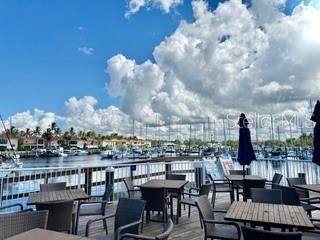 For Sale: $253,000 (2 beds, 2 baths, 1042 Square Feet)