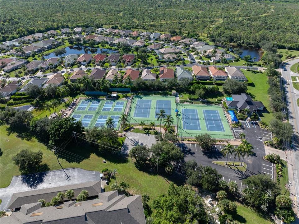 For Sale: $253,000 (2 beds, 2 baths, 1042 Square Feet)