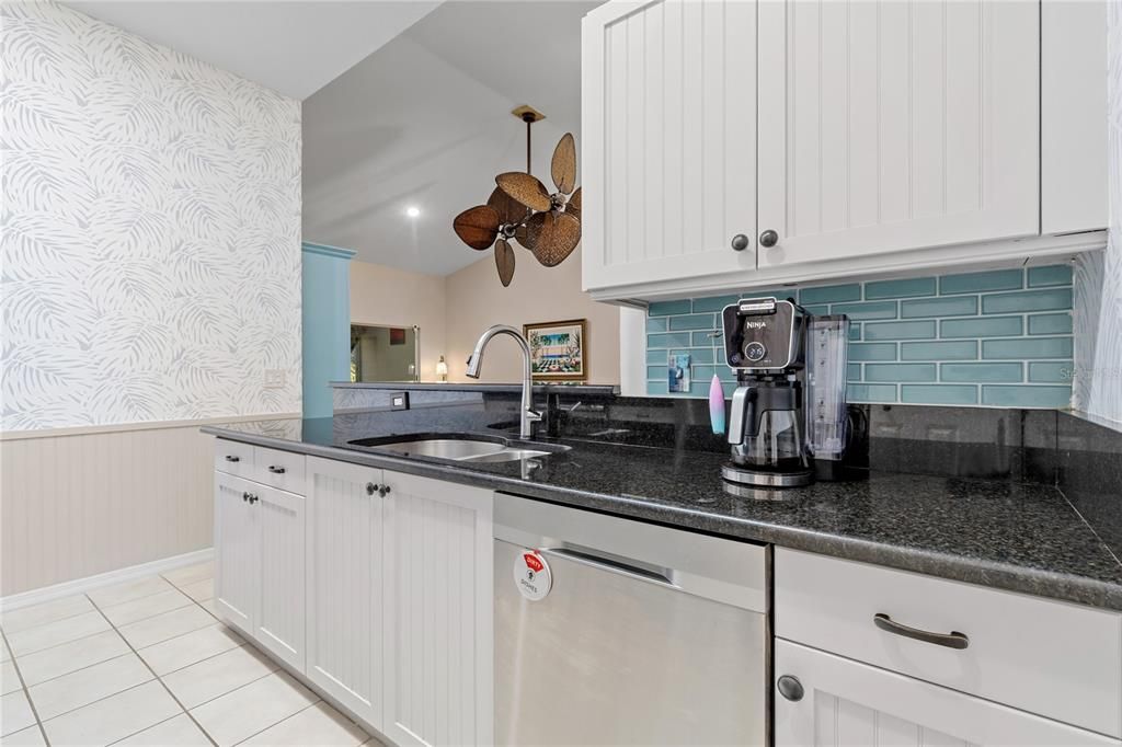 For Sale: $253,000 (2 beds, 2 baths, 1042 Square Feet)