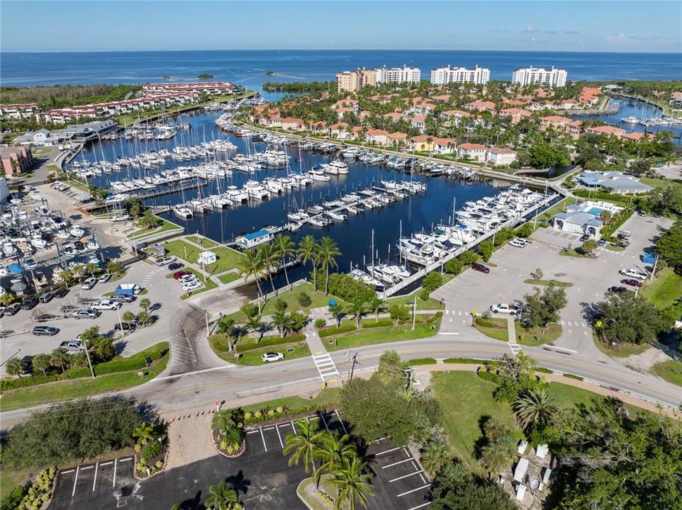 For Sale: $253,000 (2 beds, 2 baths, 1042 Square Feet)