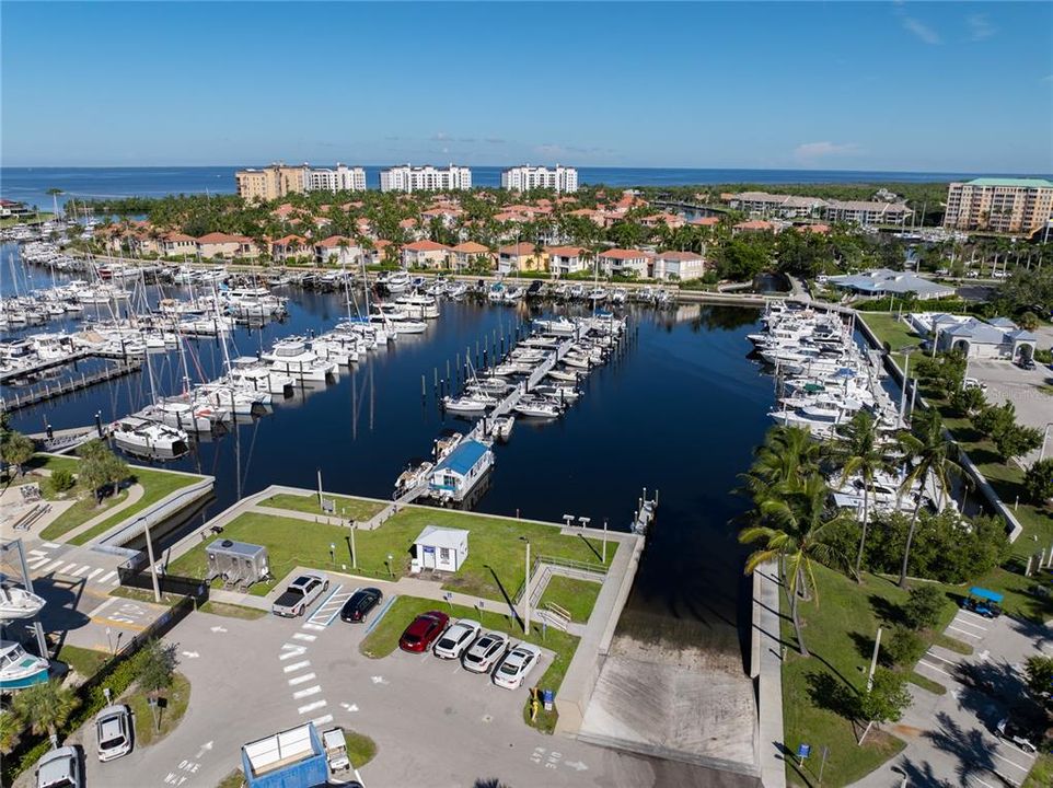 For Sale: $253,000 (2 beds, 2 baths, 1042 Square Feet)