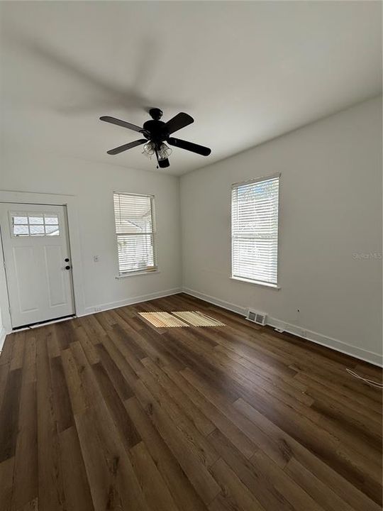 出租: $1,700 (3 贝兹, 1 浴室, 1326 平方英尺)