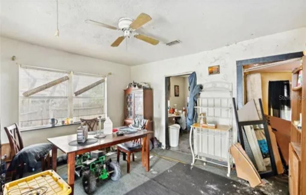 Active With Contract: $80,000 (2 beds, 1 baths, 830 Square Feet)