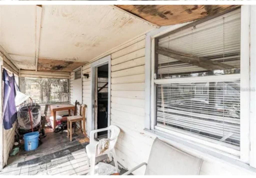 Active With Contract: $80,000 (2 beds, 1 baths, 830 Square Feet)