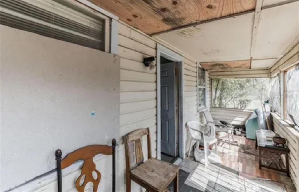 Active With Contract: $80,000 (2 beds, 1 baths, 830 Square Feet)