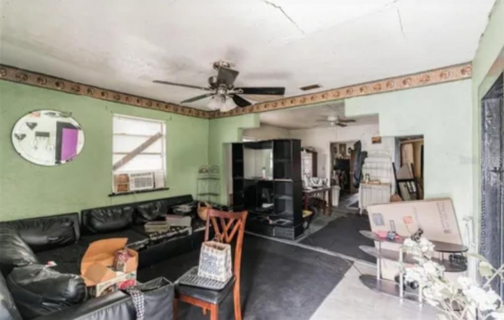 Active With Contract: $80,000 (2 beds, 1 baths, 830 Square Feet)