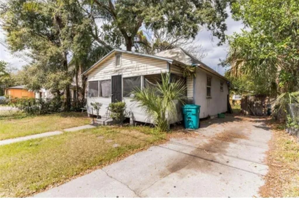 Active With Contract: $80,000 (2 beds, 1 baths, 830 Square Feet)
