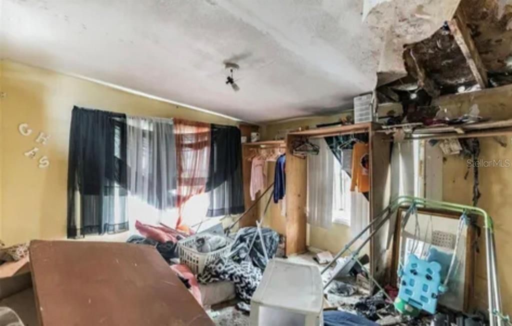 Active With Contract: $80,000 (2 beds, 1 baths, 830 Square Feet)