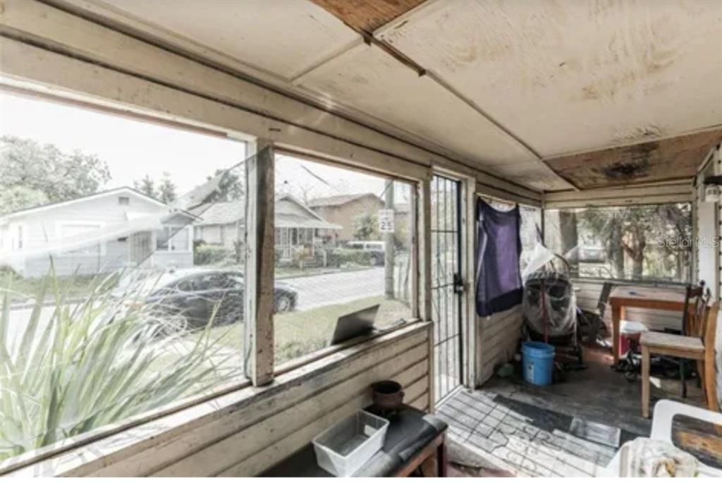 Active With Contract: $80,000 (2 beds, 1 baths, 830 Square Feet)