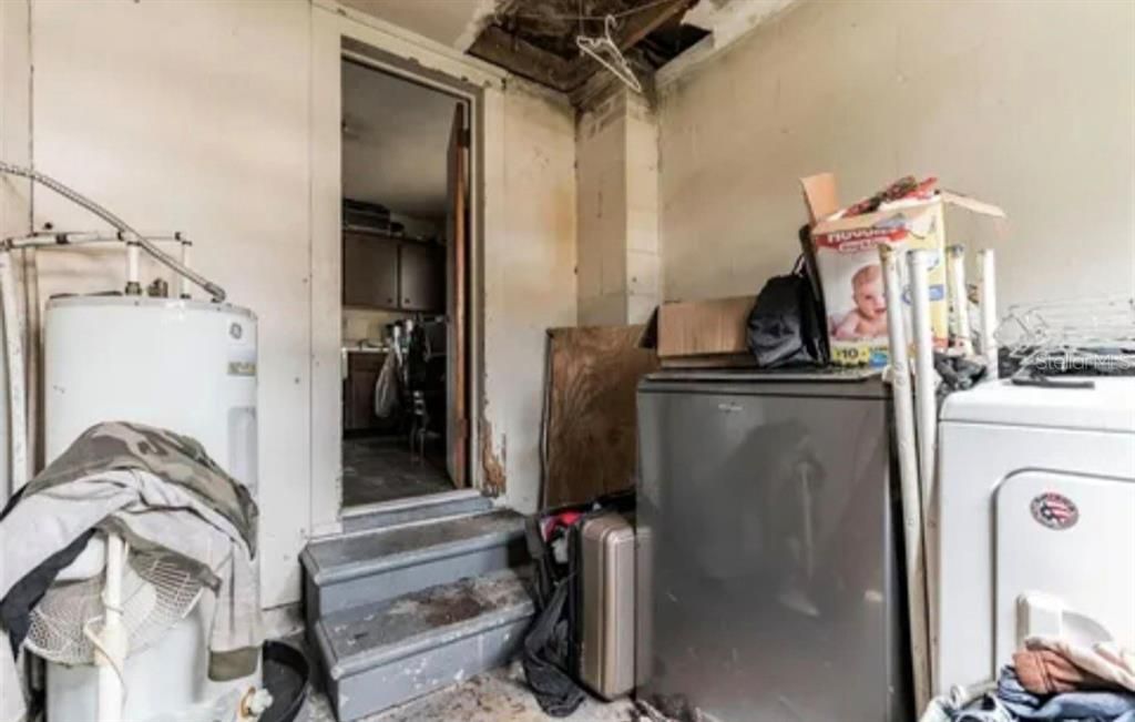 Active With Contract: $80,000 (2 beds, 1 baths, 830 Square Feet)