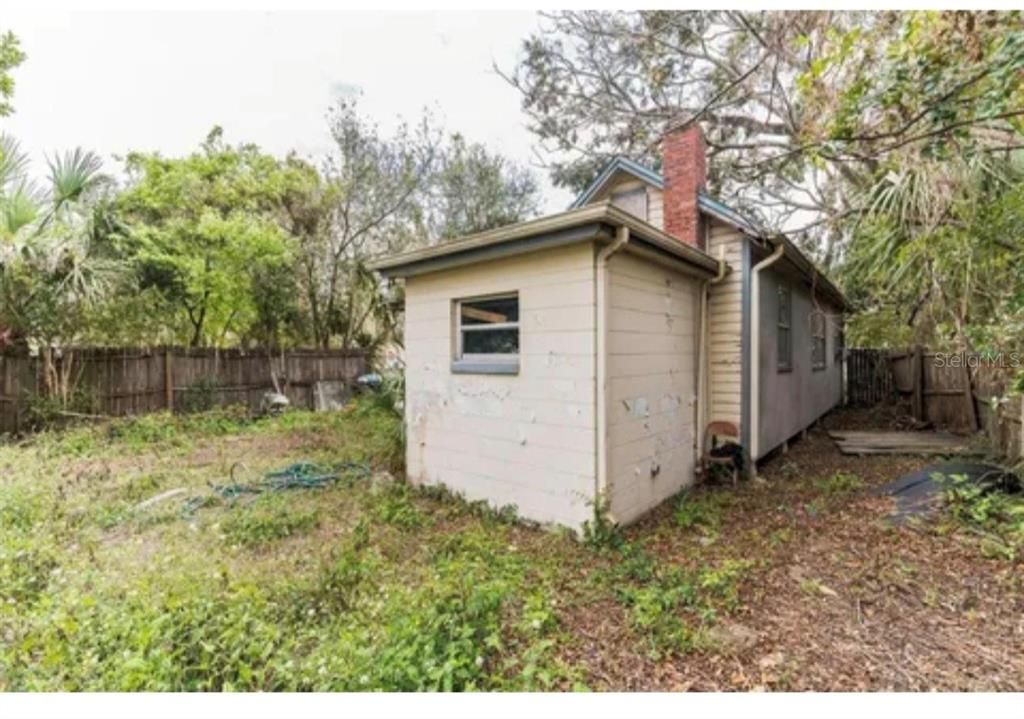 Active With Contract: $80,000 (2 beds, 1 baths, 830 Square Feet)