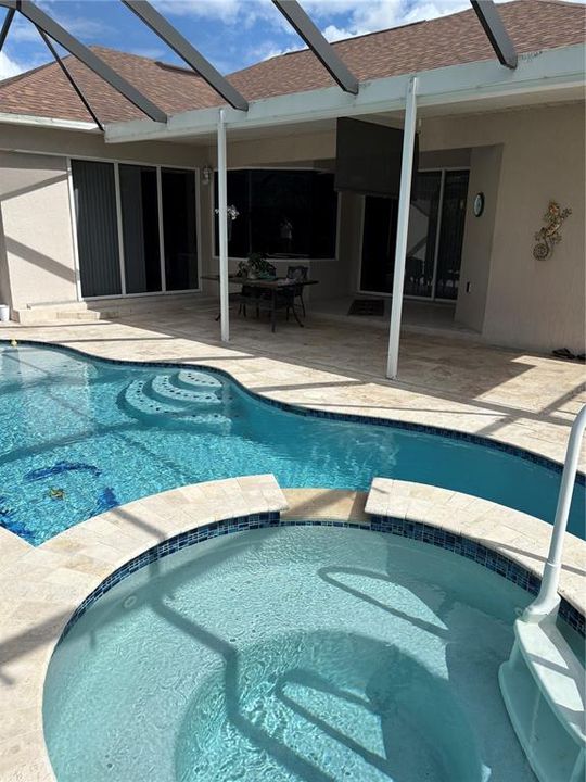 En Renta: $4,000 (4 camas, 3 baños, 2332 Pies cuadrados)